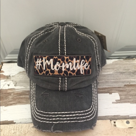 Accessories - NWT Mom Life Cap